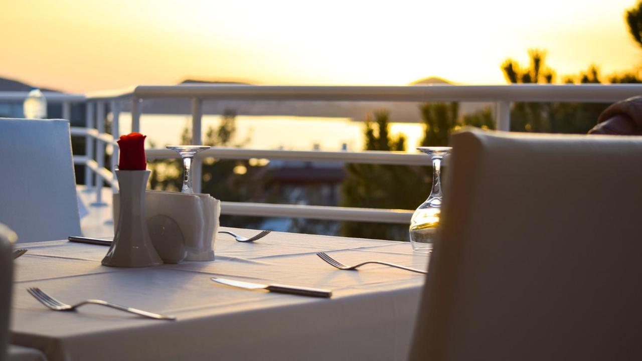 Roseira Beach Resort Gulluk Buitenkant foto