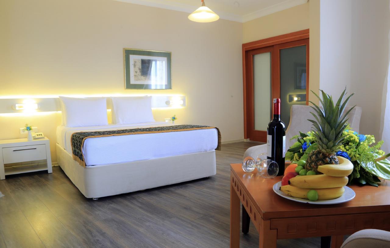Roseira Beach Resort Gulluk Buitenkant foto
